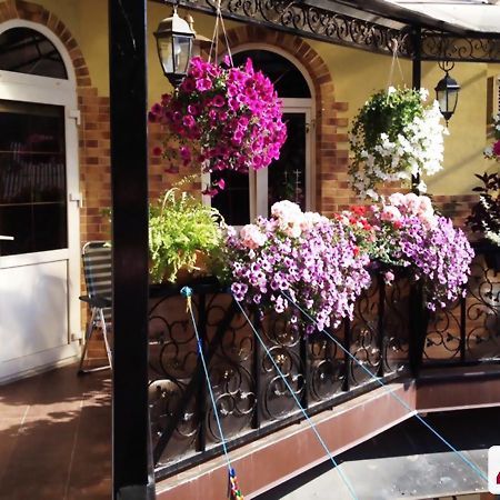 4You Apartaments Лвив Екстериор снимка