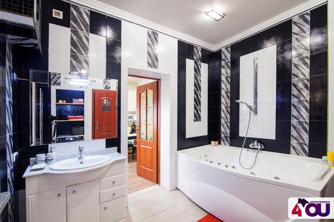 4You Apartaments Лвив Екстериор снимка